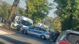 Zderzenie trzech pojazdów w Brzeziu pod Pleszewem. Jedna osoba trafiła do Pleszewskiego Centrum Medycznego