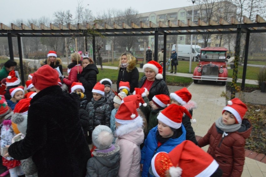 Ekologiczny Mikołaj odwiedza dzieci w ostrowieckich przedszkolach (ZDJĘCIA, WIDEO)