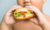 Nadwaga i otyłość u dzieci – jak im zapobiegać? Co robić, gdy BMI dziecka jest za wysokie i jak odchudzić je w bezpieczny i trwały sposób?