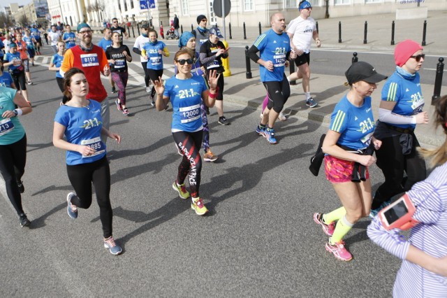 PZU Półmaraton Warszawski 2016, zdjęcia z biegu. Pokonaliście 21 kilometrów! [GALERIA ZDJĘĆ]