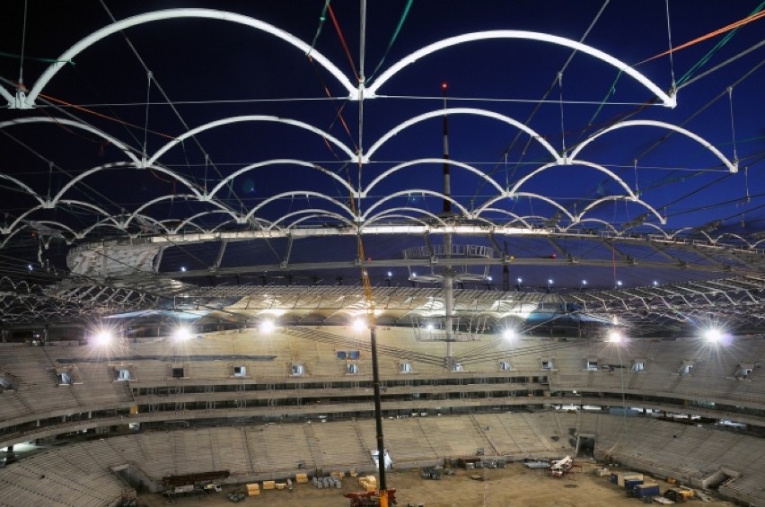 Elewancja Stadionu Narodowego nawiązująca kolorystycznie do...