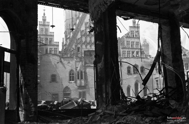 Tak wyglądał wrocławski Rynek po II wojnie światowej