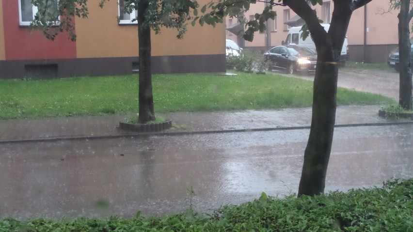 Gwałtowna burza w Myszkowie. Ulice w mieście zamieniły się w rwące potoki - zobacz ZDJĘCIA