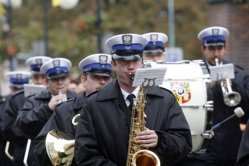 Policyjna orkiestra da wyjątkowy koncert na rzecz domu dziecka w Wałbrzychu