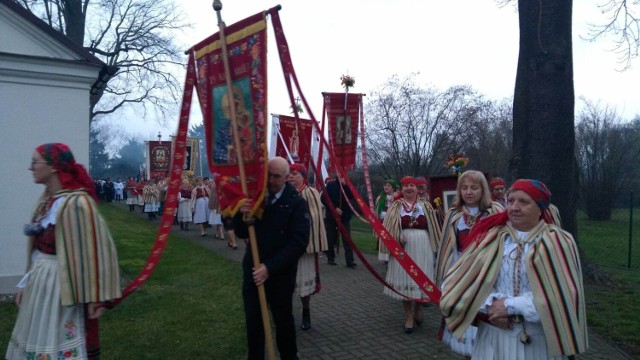 Msza święta rezurekcyjna u św. Wojciecha w Sieradzu Męce