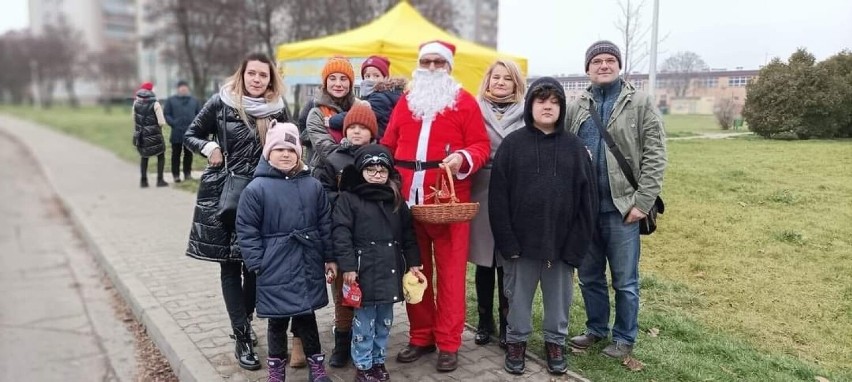 Mikołaj odwiedził mieszkańców osiedla Słoneczne w Ostrowcu
