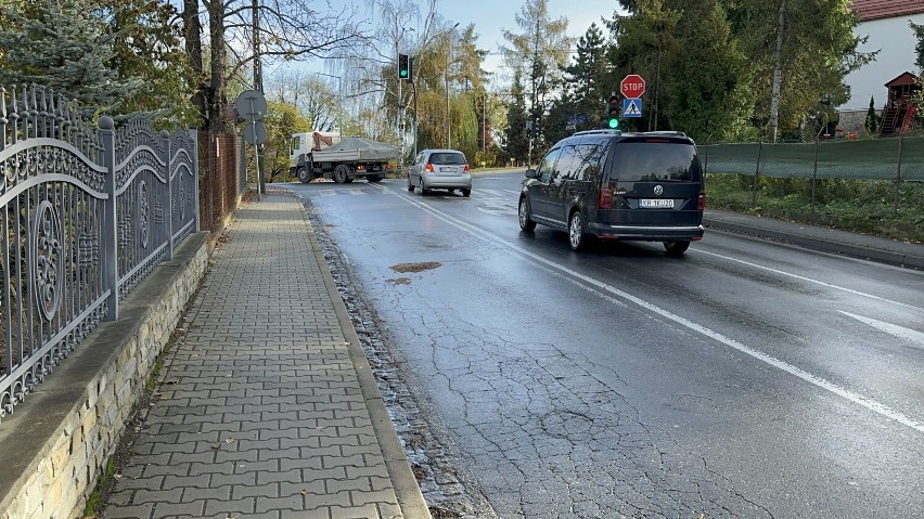 Będzie remont na ulicy Karosek w Bochni, kierowcy muszą liczyć się z utrudnieniami. Zobacz wideo