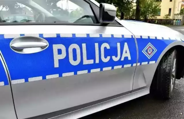 Policjanci z Praszki zatrzymali do sprawy dwie osoby.