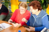 Radgoszcz. Seniorzy uczą się, jak radzić sobie z nowymi technologiami