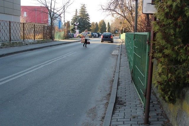 Zamkną dla ruchu jeden kierunek ul. Orląt Lwowskich w Chełmie. Powodem jest walący się mur.