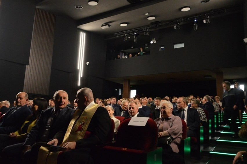 Grybów. Rekordowa widownia nowego Kina Biała. Mieszkańcy skarżą się na... utrudniony kontakt. Burmistrz tłumaczy