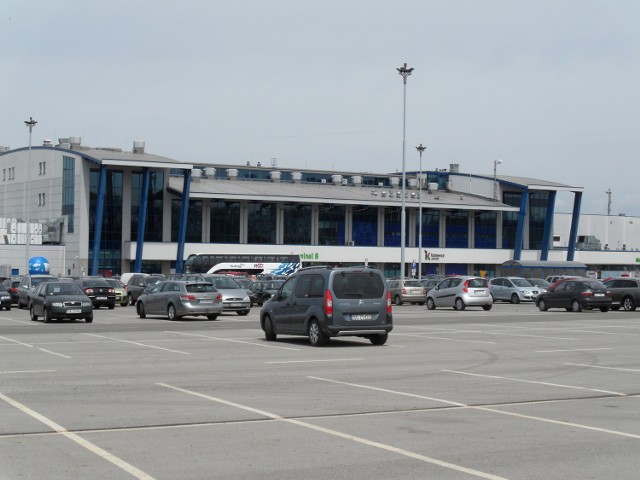 Parking P1 przed terminalem w Pyrzowicach