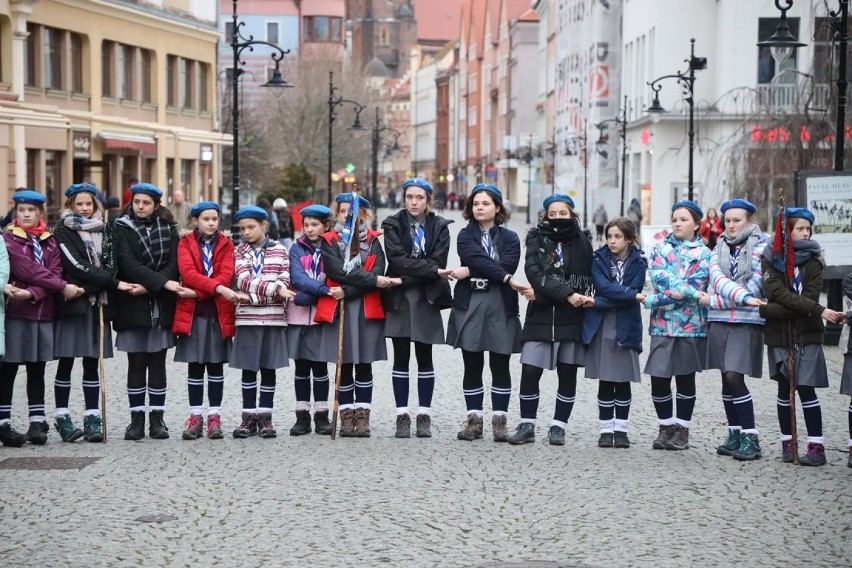 Harcerski Bratni Krąg na legnickim Rynku.