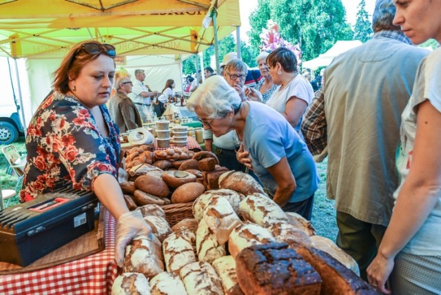 Wydarzenie weekendu. Płocka starówka przez cały weekend opanowana będzie jarmarkiem regionalnym. Szczegóły - tutaj.