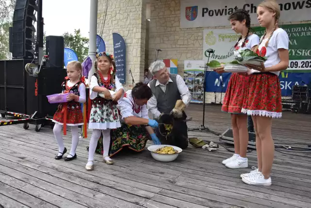 Tłumy na Ziemniaczysku pod Lipowcem. Długa kolejka po ziemniaki po cabańsku