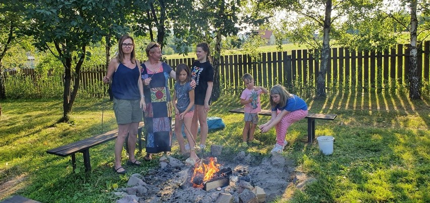 Zamiast nad morze pojechali w Góry Świętokrzyskie. Zaoszczędzone pieniądze przekazali szpitalowi w Starachowicach (ZDJĘCIA)