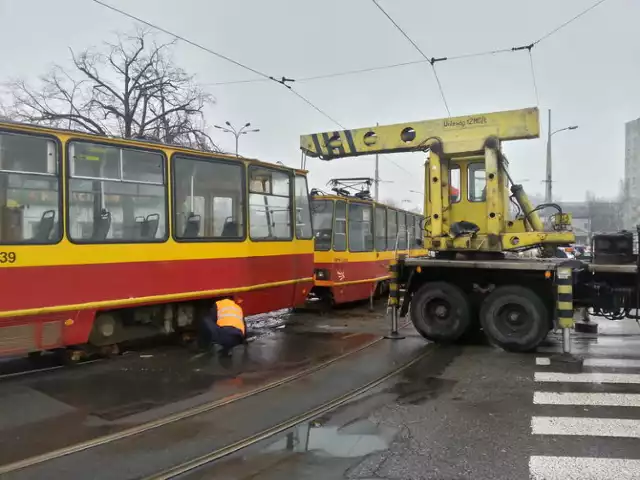 ŹRÓDŁO: Awaria MPK na Rzgowskiej. Nie jeżdżą tramwaje i autobusy [ZDJĘCIA,FILM]