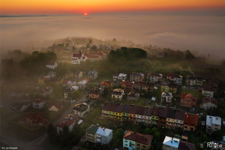 Zwycięskie zdjęcie maja - "Otulone mgłą" Jana Kowalskiego.