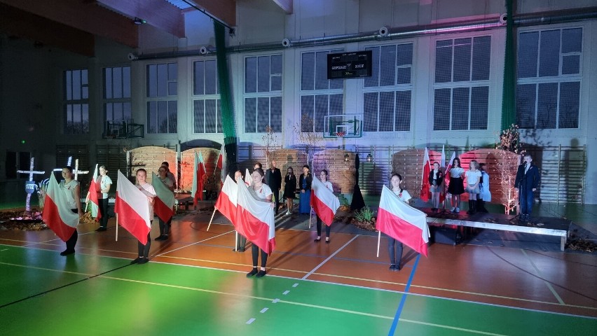 Mieszkańcy gminy Lipka mieli okazję obejrzeć wyjątkowy spektakl i posłuchać koncertu z okazji Narodowego Święta Niepodległości