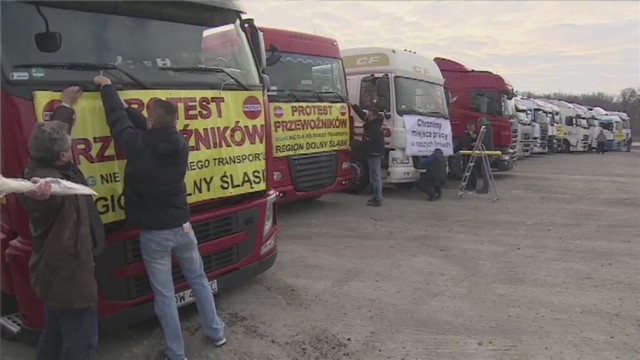 Protest przewoźników. Utrudnienia przy wjeździe na autostradę A-2