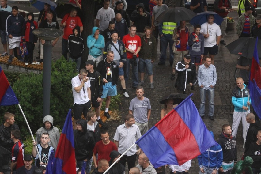 W samym centrum Gliwic, pod Urzędem Miasta, protestowali...
