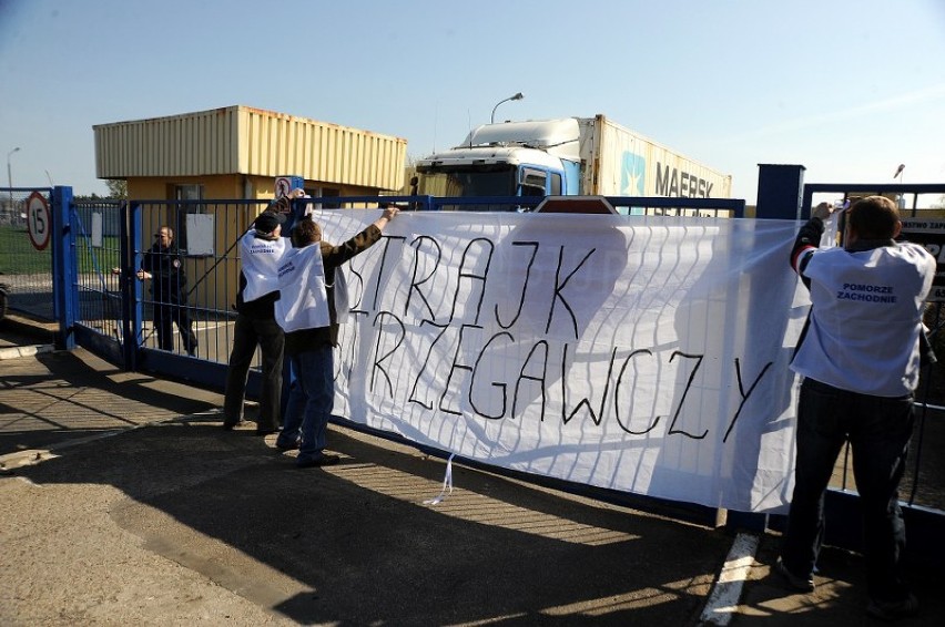 Strajk ostrzegawczy pracowników Agryfu: "dość tej nędzy", "żądamy godnej płacy" [wideo, zdjęcia]