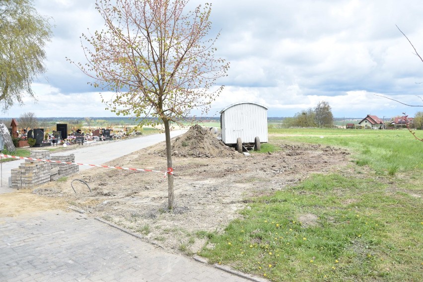 Malbork. Budowa i remont alejek na Cmentarzu Komunalnym 