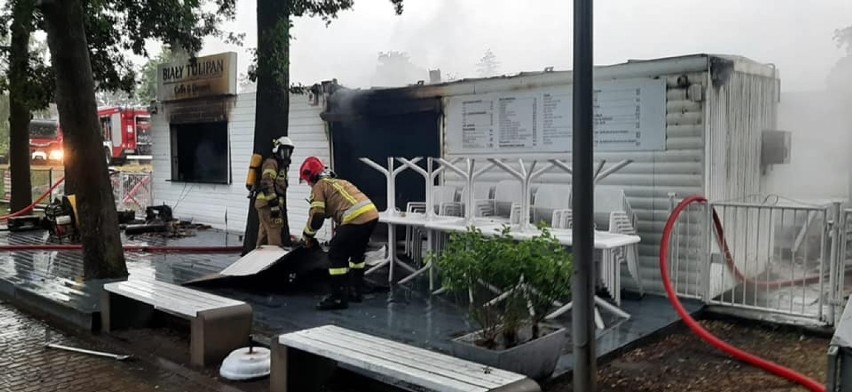 Nad Miedwiem paliła się restauracja Biały Tulipan. Gasili strażacy z Kobylanki, Bielkowa i ze Stargardu. Trwa zbiórka pieniędzy na odbudowę