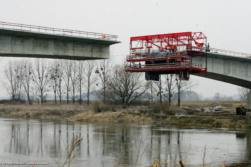 Budują most w Brzegu Dolnym- NOWE ZDJĘCIA