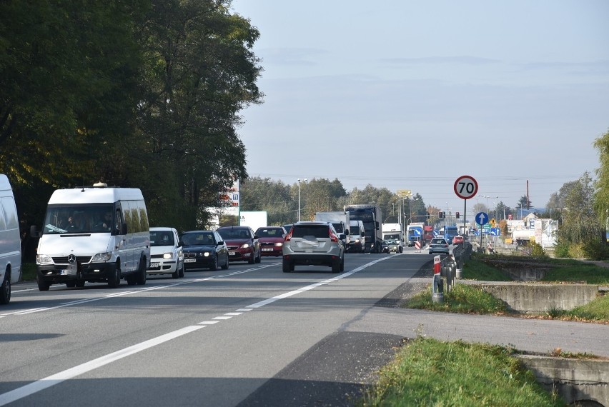 Na światłach w Ładnej często tworzą się korki. Te są...