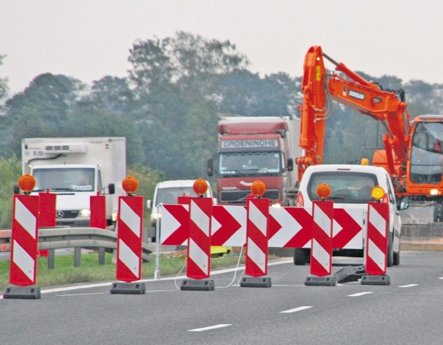 Pierwsze zwężenia pojawiają się na wysokości Jakubowa i Lubochni