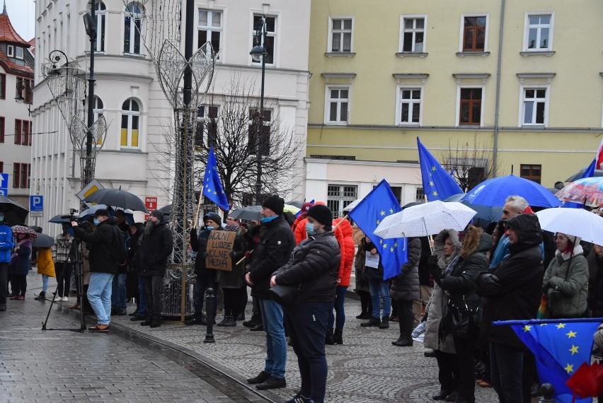 W Wałbrzychu demonstrowali przeciwnicy ustawy „lex TVN”
