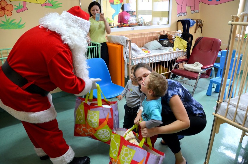 Mikołaj odwiedził dzieci w szpitalu w Czeladzi