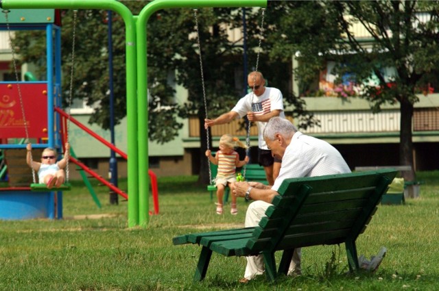 Takie mogą być emerytury po waloryzacji w 2023 roku. 

Jak informuje "Fakt", wskaźnik w przyszłym roku może wynieść nawet 13,1 procent. Tak również wynika z analiz Polskiego Instytutu Ekonomicznego. 

Zobacz, jak może zmienić się twoje świadczenie już w przyszłym roku. Szczegóły na kolejnych stronach ------> 