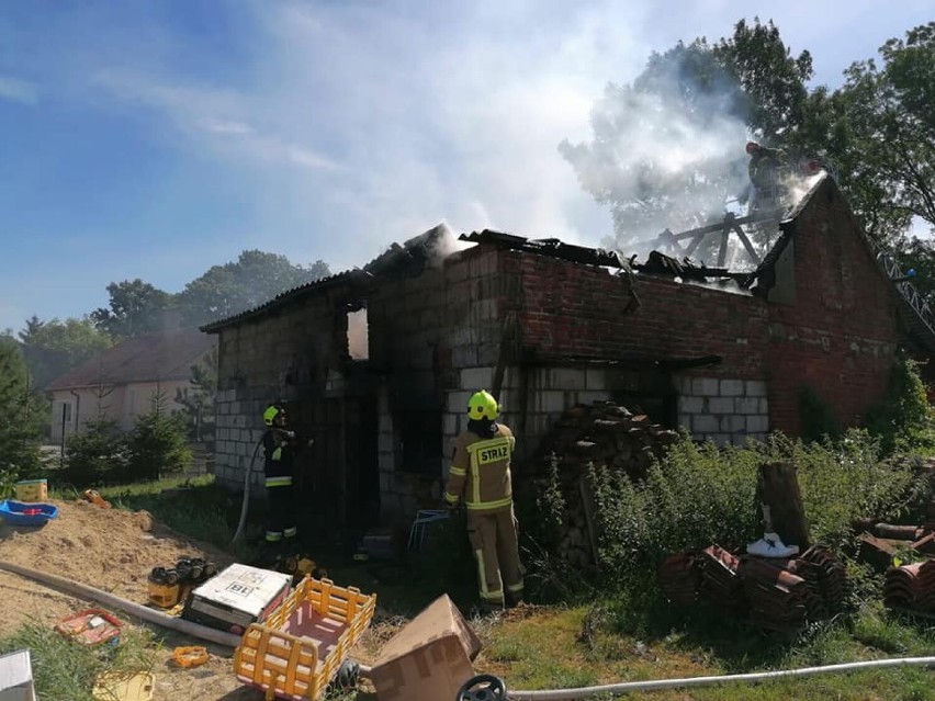 Gm. Malbork. Pożar budynku gospodarczego w Lasowicach Wielkich. Akcja trwała blisko 3 godziny 