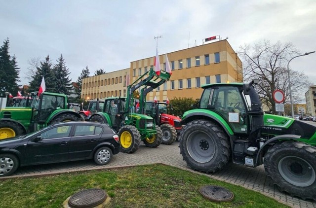 To zdjęcie z protestu pod Urzędem Miejskim w Janikowie przesłał nam Marcin Wroński. Były wicedyrektor KOWR-u ruszył 18 marca rano na miejsce akcji, na prośbę jej uczestników