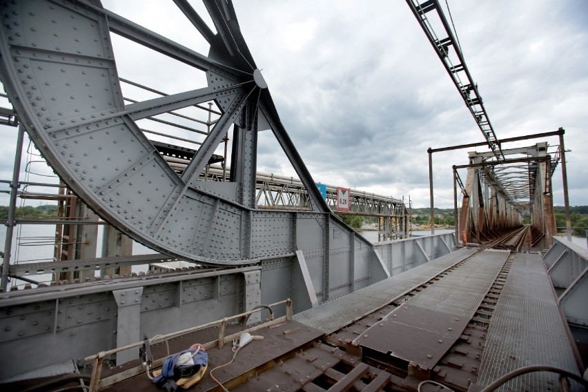 Remont jedynego kolejowego mostu zwodzonego w Polsce