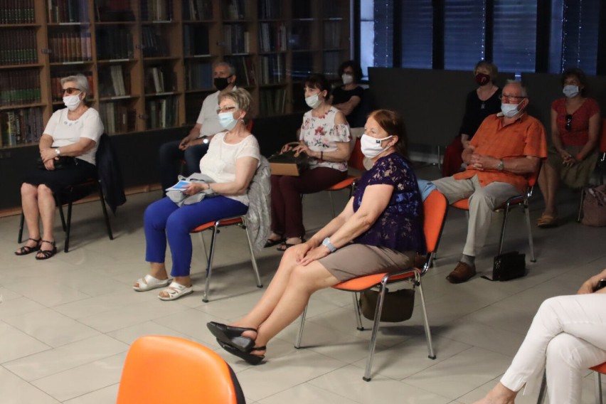 Do Powiatowej Biblioteki Publicznej w Sieradzu wróciły spotkania autorskie. Na początek opowieść o Finlandii Małgorzata Sidz ZDJĘCIA