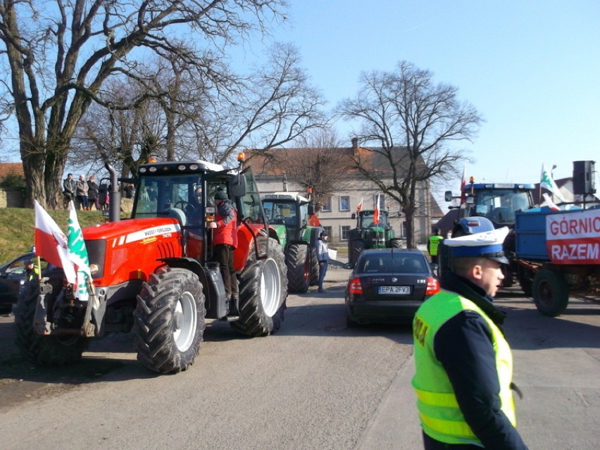 Rolnicy protestowali w okolicy Wrocławia [ZDJĘCIA]
