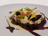 Kaszotto z gorgonzolą, królikiem oraz sosem z czerwonego wina i śliwki wędzonej 
