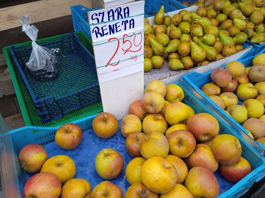 Takie warzywa i owoce kupisz na bazarach w Kielcach. Ile trzeba zapłacić? Sprawdź ceny