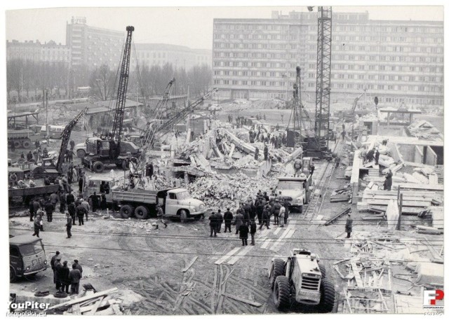 To była największa katastrofa budowlana w historii powojennego Wrocławia. Do tragedii doszło 22 marca 1966 roku. Zginęło 10 robotników