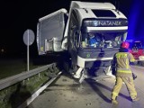Wypadek dwóch ciężarówek na A4 w kierunku Zgorzelca. Jedna osoba jest ranna, a droga zablokowana