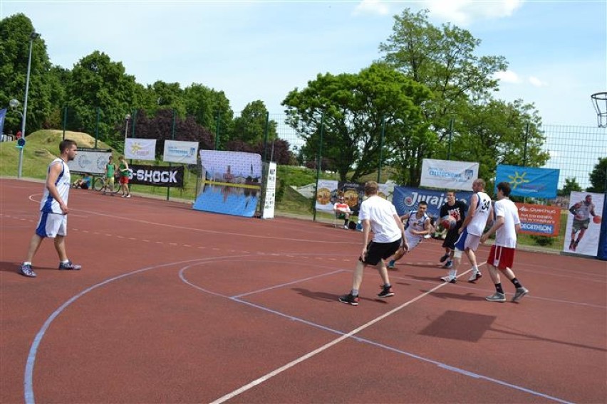Turniej koszykówki ulicznej na Promenadzie. Do rywalizacji stanęło 30 drużyn