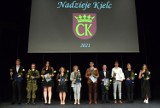 Oni są "Nadziejami Kielc". Miasto wręczyło nagrody dla młodych i zdolnych. Przedstawiamy laureatów [ZDJĘCIA]