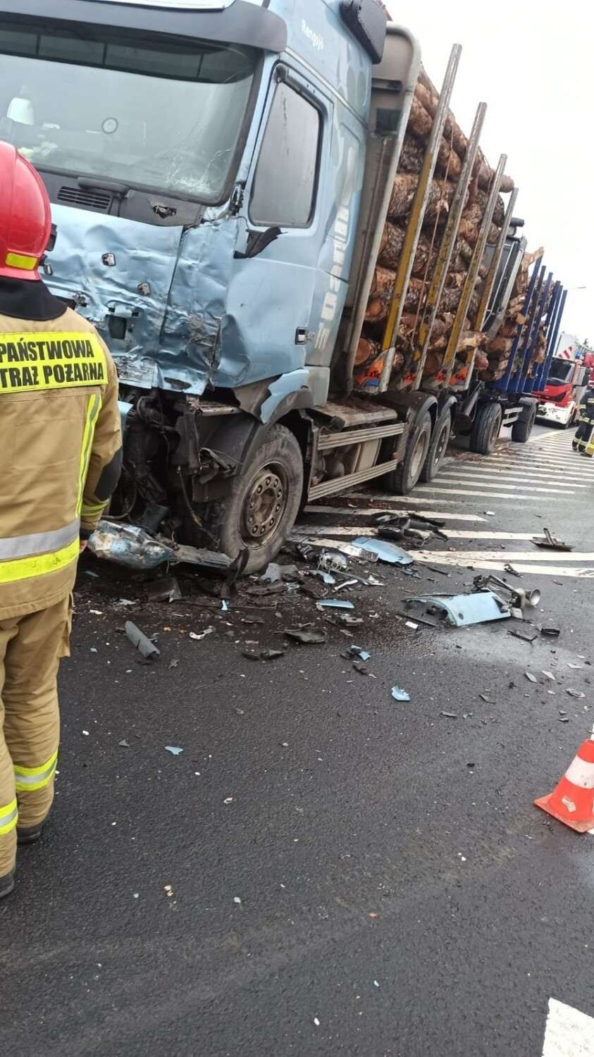 Wyciek gazu w Ruszowie i zderzenie ciężarówek w Jędrzychowicach. Strażacy w akcji