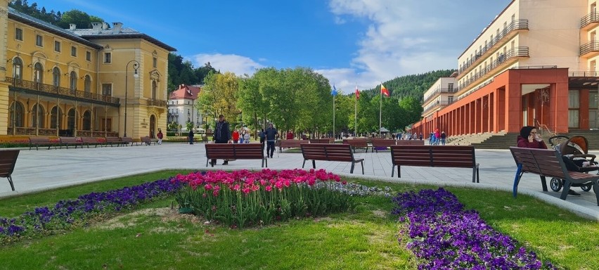 Turyści chętnie odwiedzają Krynicę szczególnie w weekendy,...