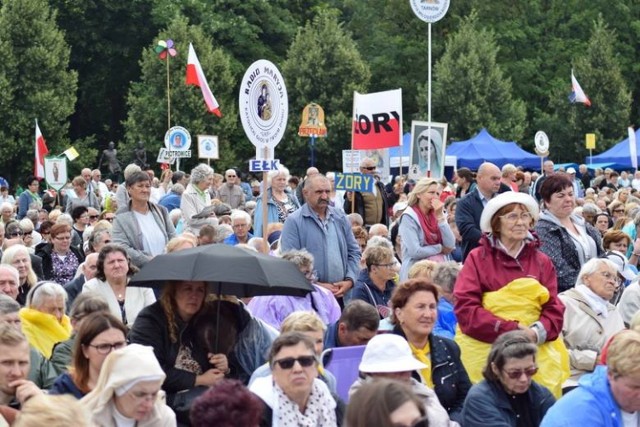 Ojciec Rydzyk wzywa na pielgrzymkę Rodziny Radia Maryja na Jasną Górę. Odbędzie się w sobotę, 11 lipca, przed druga turą wyborczą. Co roku gromadzi ok. 100 tys. osób i polityków rządu PiS.

CZYTAJ DALEJ >>>>>