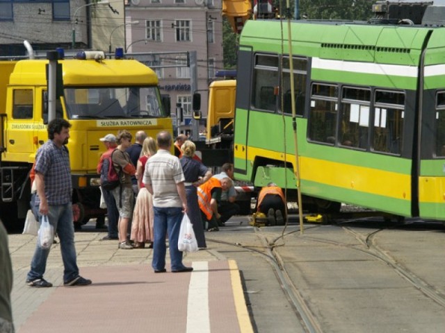 Tatra linii 13 blokuje ruch na ul. Święty Marcin w stronę ronda ...