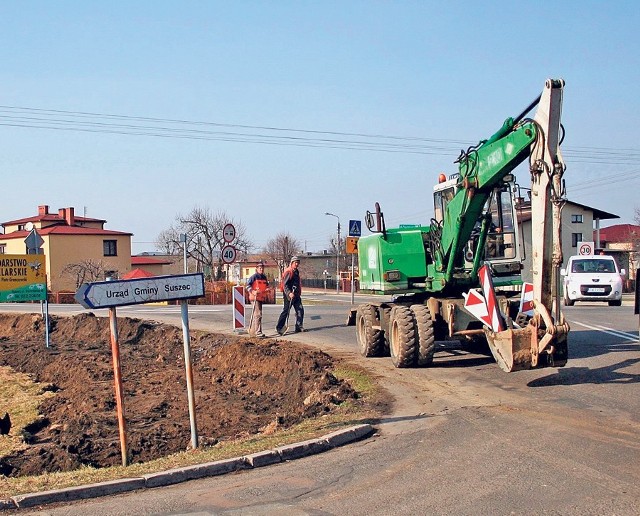 W Suszcu prace drogowe już ruszyły. Mieszkańcy chcą częściej oglądać drogowców przy pracy